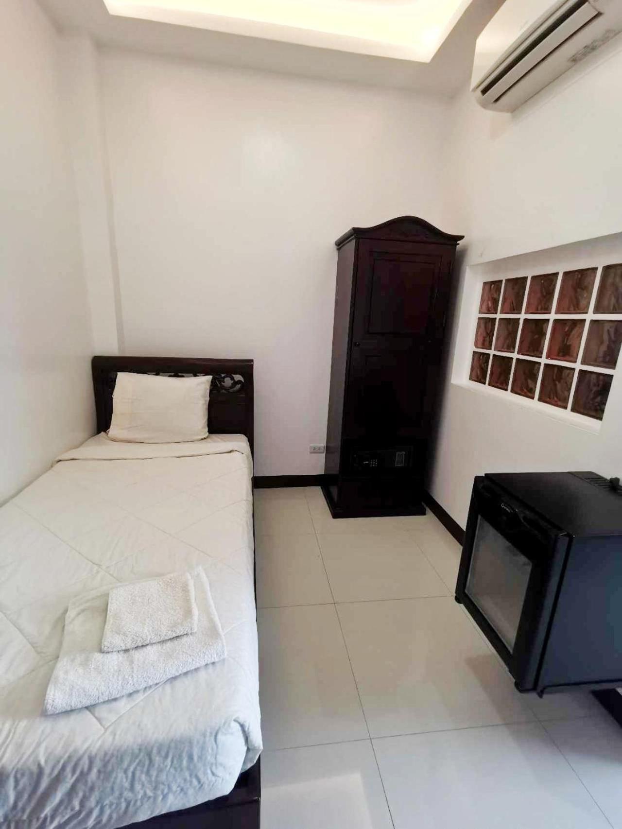 Mj Pension House Talisay  Exteriör bild
